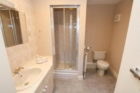 EN SUITE SHOWER ROOM