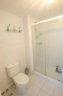 MASTER EN-SUITE SHOWER ROOM