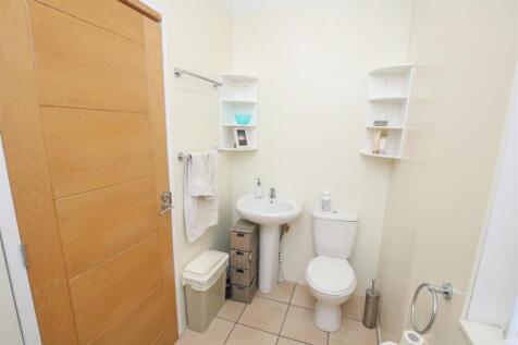 GROUND FLOOR SHOWER ROOM