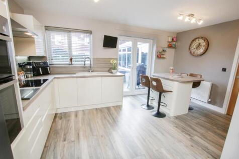 CONTEMPORARY ISLAND KITCHEN