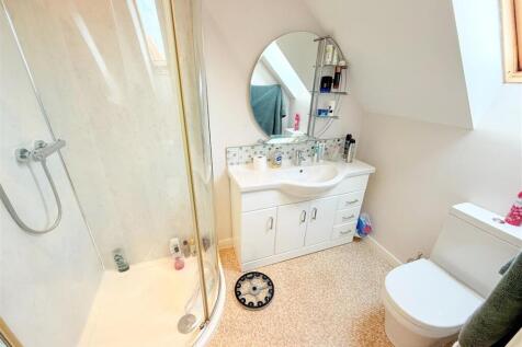 EN SUITE SHOWER ROOM