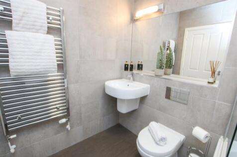 LUXURIOUS BATHROOM
