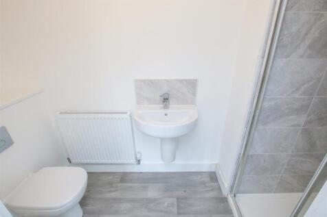EN SUITE SHOWER ROOM