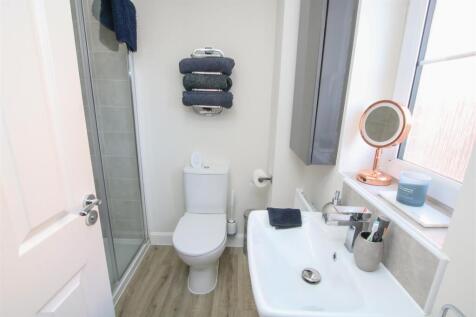EN SUITE SHOWER ROOM