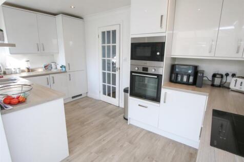 &#39;L&#39; SHAPED DINING KITCHEN