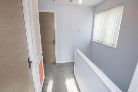 FIRST FLOOR LANDING