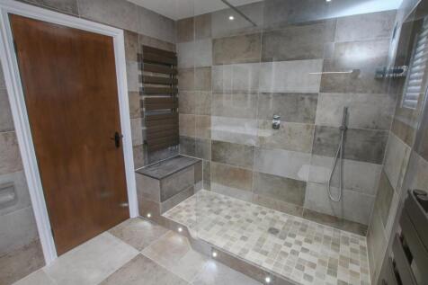 EN SUITE SHOWER ROOM