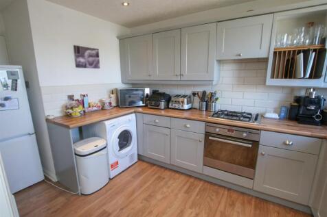 FITTED KITCHEN