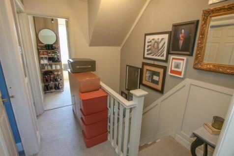 FIRST FLOOR LANDING