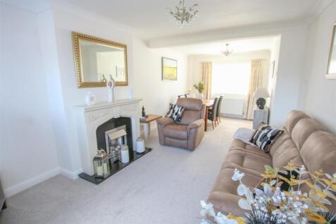 OPEN PLAN LOUNGE/ DINING ROOM