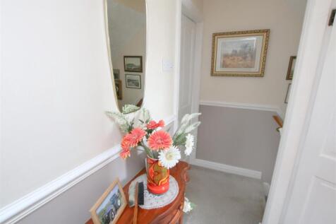 FIRST FLOOR LANDING