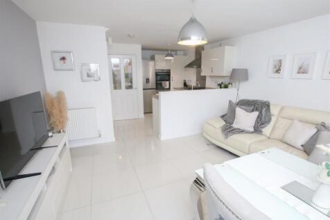 OPEN PLAN LIVING DINING KITCHEN