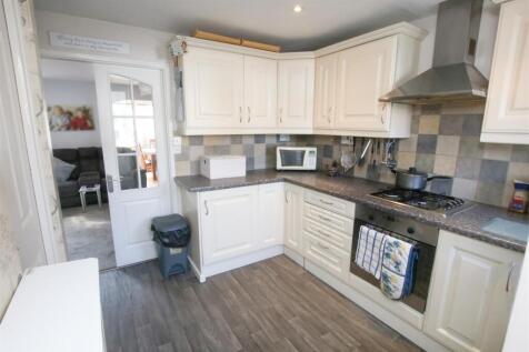 FITTED KITCHEN