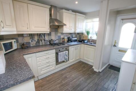 FITTED KITCHEN