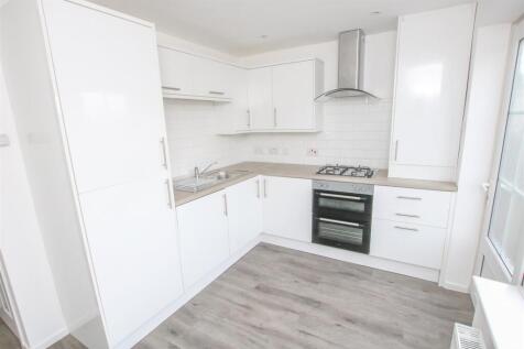FITTED KITCHEN