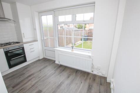 FITTED KITCHEN