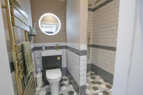 GROUND FLOOR SHOWER ROOM