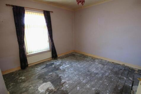 BEDROOM ROOM 1 FRONT