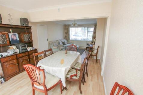 OPEN PLAN LOUNGE/ DINING ROOM