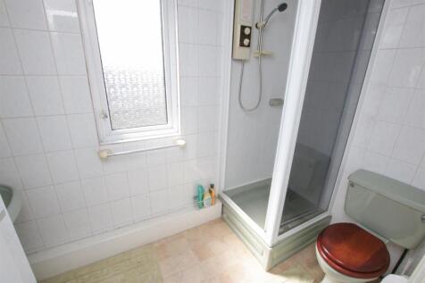 SEPARATE SHOWER ROOM