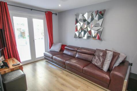 SEPARATE DINING/ LIVING ROOM