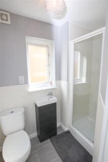 EN-SUITE SHOWER ROOM