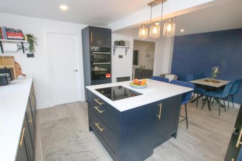 OPEN PLAN DINING/KITCHEN