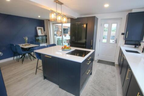 OPEN PLAN DINING/KITCHEN