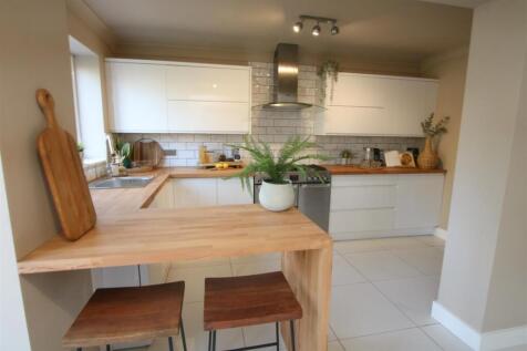 EXTENDED BREAKFAST KITCHEN