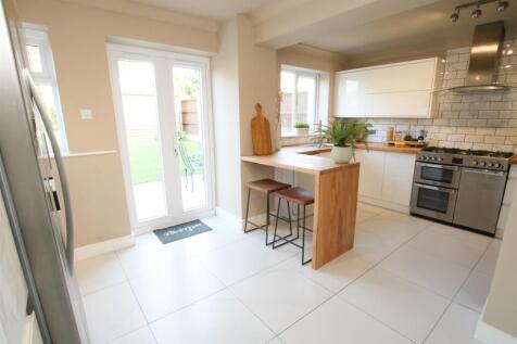 EXTENDED BREAKFAST KITCHEN