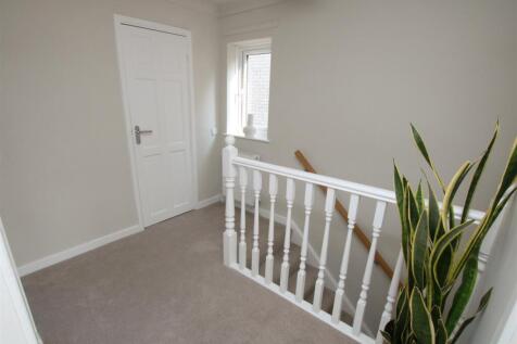 FIRST FLOOR LANDING