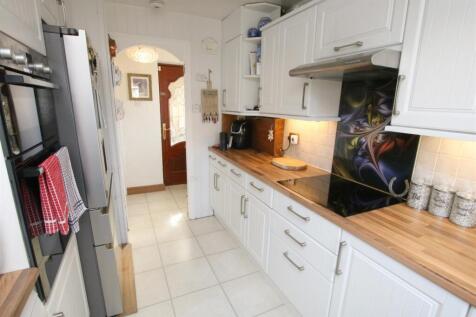 FITTED KITCHEN