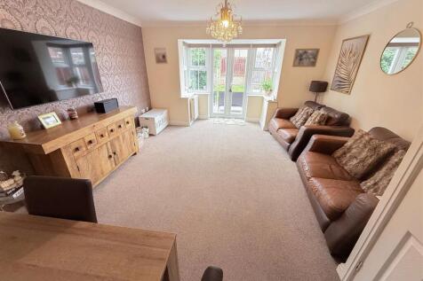 LOUNGE/DINING ROOM
