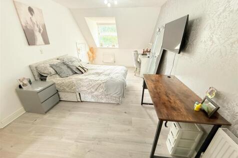 PRINCIPLE BEDROOM SUITE