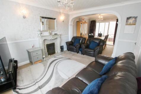OPEN PLAN LOUNGE &amp; DINING ROOM