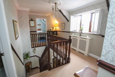 FIRST FLOOR LANDING