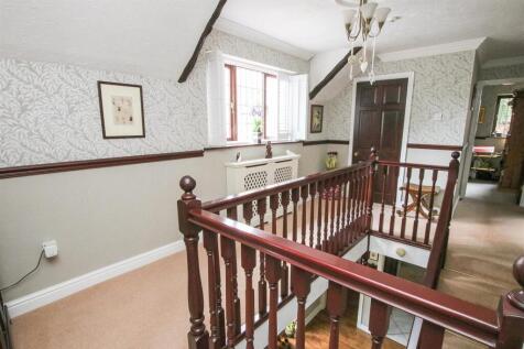 FIRST FLOOR LANDING