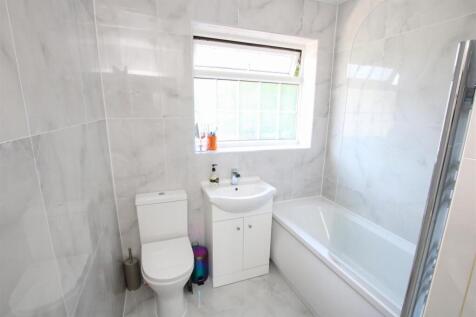 CONTEMPORARY BATHROOM