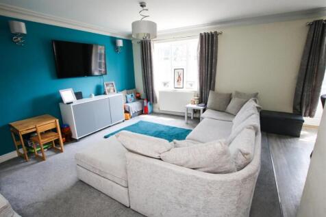 LOUNGE/DINING AREA