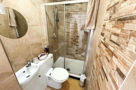GROUND FLOOR SHOWER ROOM