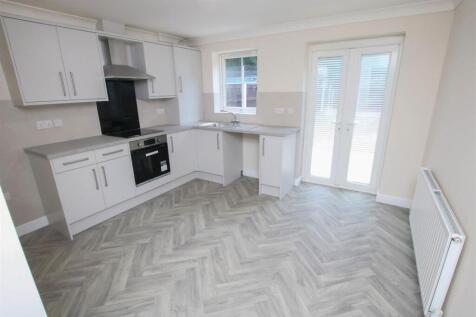 NEWLY FITTED DINING KITCHEN