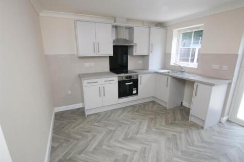 NEWLY FITTED DINING KITCHEN