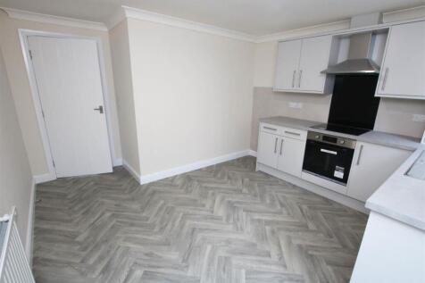 NEWLY FITTED DINING KITCHEN