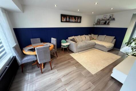 OPEN PLAN LOUNGE/ DINING