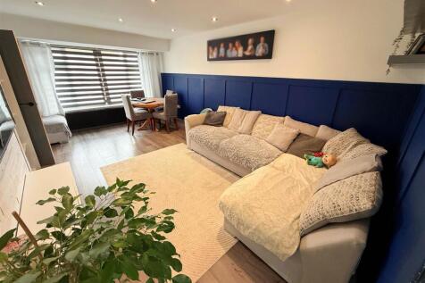 OPEN PLAN LOUNGE/ DINING
