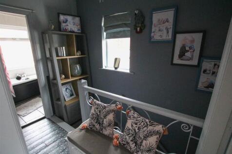 FIRST FLOOR LANDING