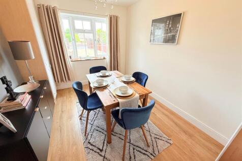 GROUND FLOOR BEDROOM/DINING ROOM