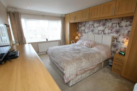 BEDROOM 1 FRONT