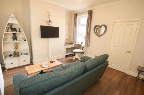 LIVING/ DINING ROOM