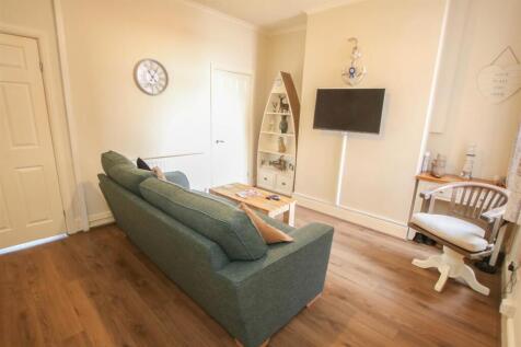 LIVING/ DINING ROOM
